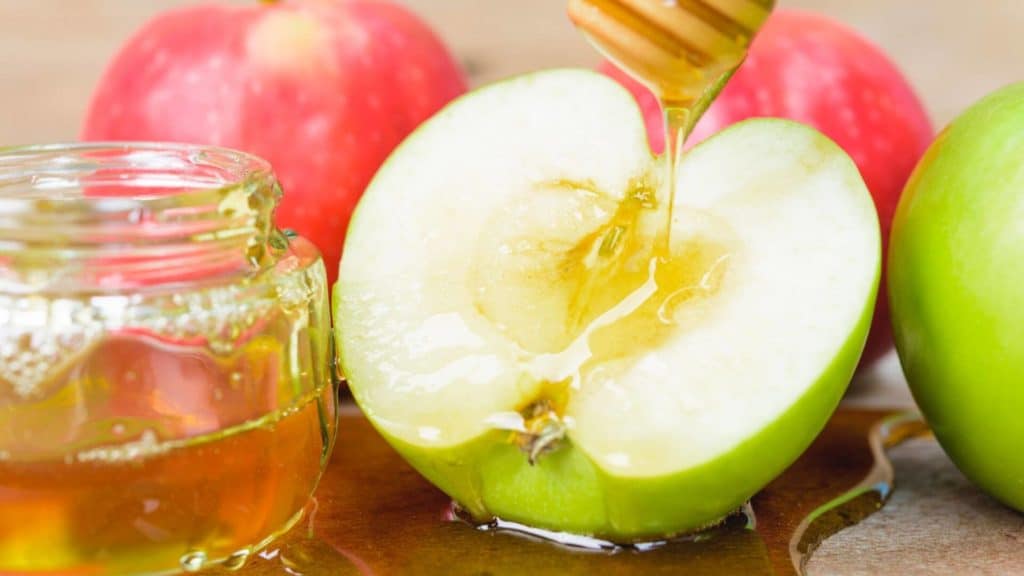 apples dipped in honey