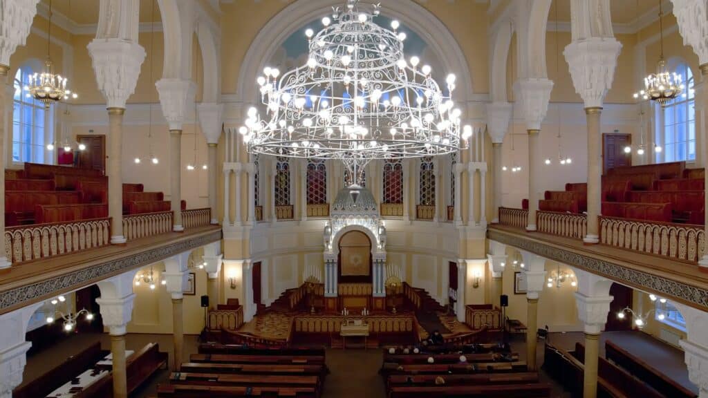 bimah in sanctuary in Jewish synagogue